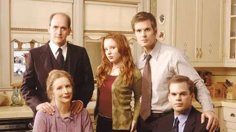 Richard Jenkins, Frances Conroy, Lauren Ambrose, Peter Krause, Michael C. Hall en A Dos Metros Bajo Tierra (Six Feet Under) Richard Jenkins, Frances Conroy, Lauren Ambrose, Peter Krause, Michael C. Hall en A Dos Metros Bajo Tierra (Six Feet Under)