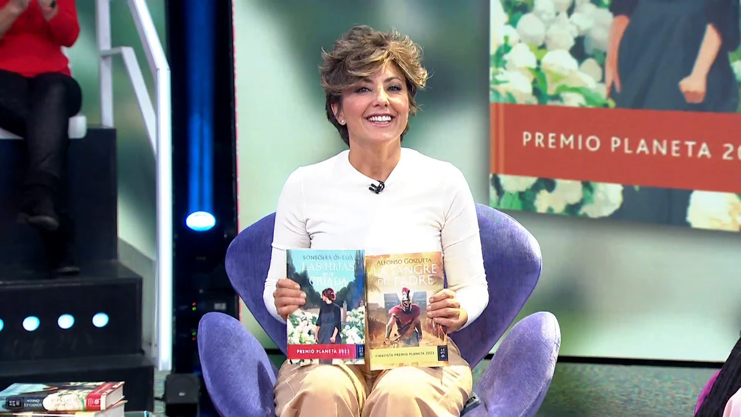Sonsoles Ónega presenta 'Las hijas de la criada', el libro galardonado con el Premio Planeta 2023: "Siento una emoción inmensa" Sonsoles Ónega presenta 'Las hijas de la criada', el libro galardonado con el Premio Planeta 2023: "Siento una emoción inmensa"
