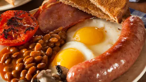 Típico desayuno inglés Típico desayuno inglés