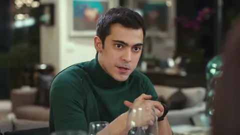 Ender y Kaya le proponen a Yiğit irse a Suiza a estudiar… ¡Y él acepta! Ender y Kaya le proponen a Yiğit irse a Suiza a estudiar… ¡Y él acepta!