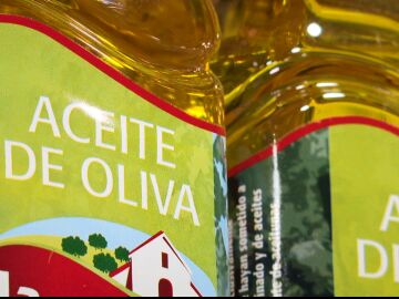 Ocho supermercados, denunciados por pactar un incremento de precio del 9% en el aceite de oliva