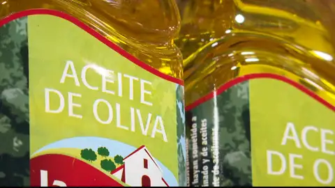 Ocho supermercados, denunciados por pactar un incremento de precio del 9% en el aceite de oliva