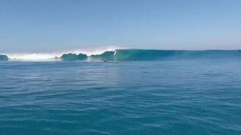 La australiana Laura Enever bate el récord de ola mas grande surfeada a remo La australiana Laura Enever bate el récord de ola mas grande surfeada a remo