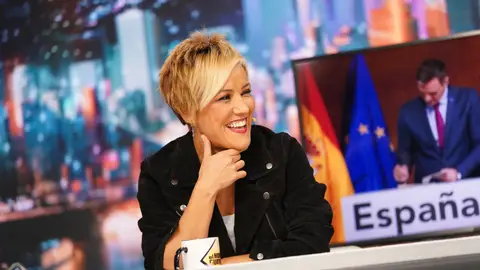 El aplaudido mensaje político de Cristina Pardo: "No es con Pedro Sánchez o con Abascal" El aplaudido mensaje político de Cristina Pardo: "No es con Pedro Sánchez o con Abascal"