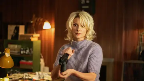 Najwa Nimri como Gloria en la temporada 2 de Sagrada Familia Najwa Nimri como Gloria en la temporada 2 de Sagrada Familia