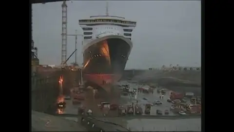 Efemérides de hoy 15 de noviembre de 2023: 15 muertos tras desprenderse pasarela del 'Queen Mary 2' Efemérides de hoy 15 de noviembre de 2023: 15 muertos tras desprenderse pasarela del 'Queen Mary 2'