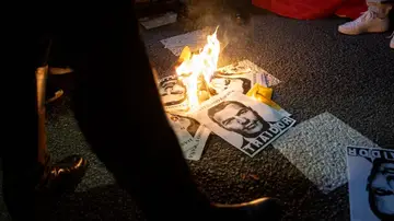 Fotografía de Sánchez quemadas en la concentración en Barcelona