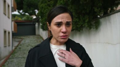 Derya, rota de dolor, descubre el cadáver de Pars... ¡enterrado en el jardín de su casa!