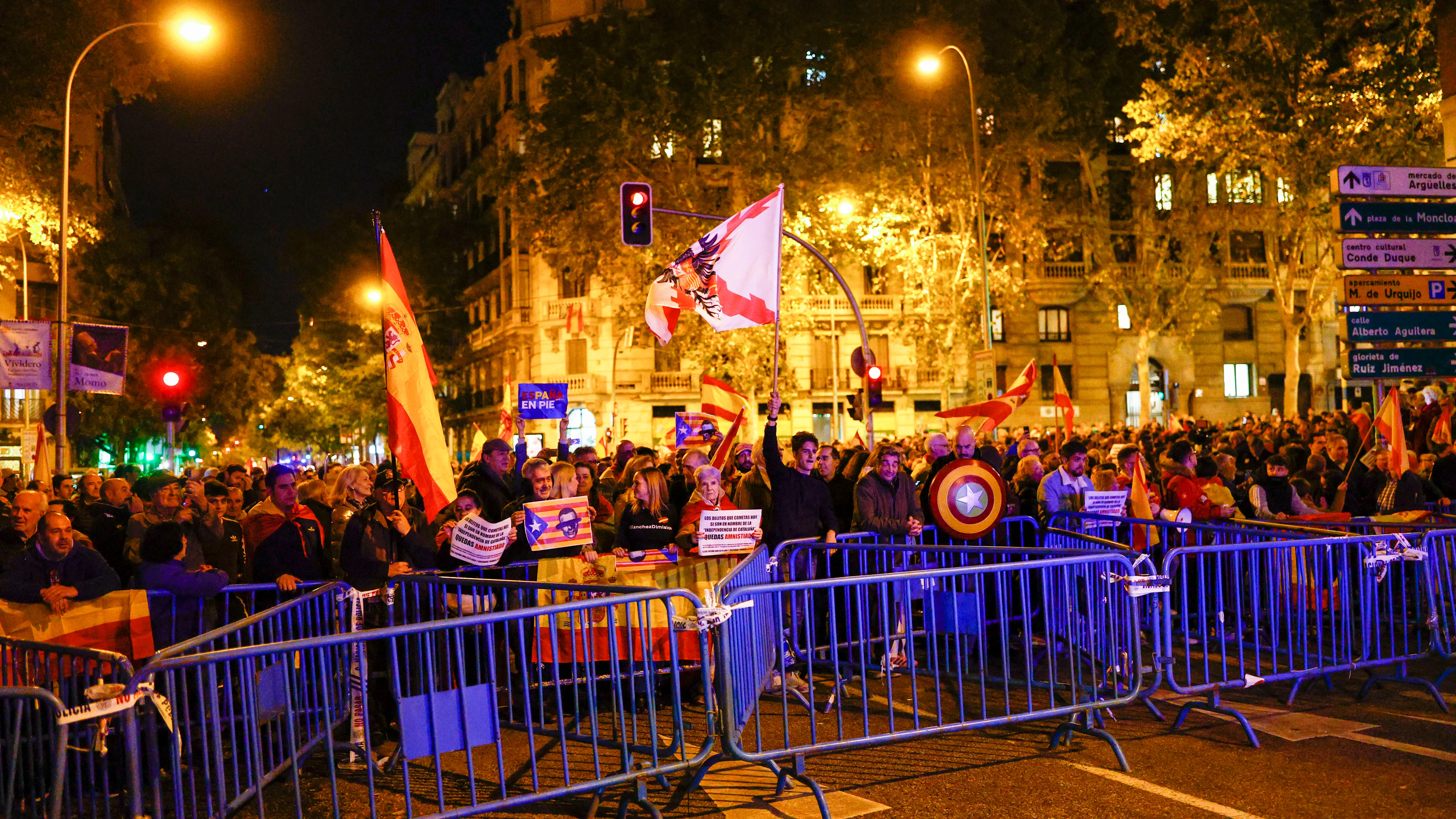 Imagen de la protesta en Ferraz este lunes