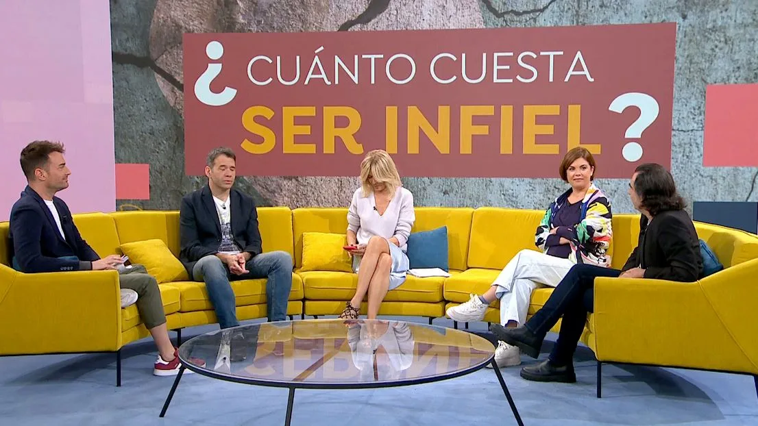 Rub&eacute;n Am&oacute;n en Espejo P&uacute;blico.