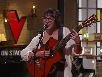 Marta y su guitarra vuelven a llenar de magia El Regreso de La Voz, ¿conseguirá una plaza en el programa? Marta y su guitarra vuelven a llenar de magia El Regreso de La Voz, ¿conseguirá una plaza en el programa?