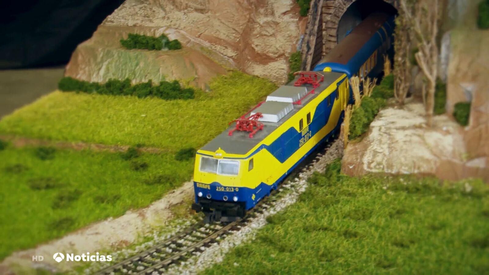 El arte de amar al ferrocarril a través del modelismo