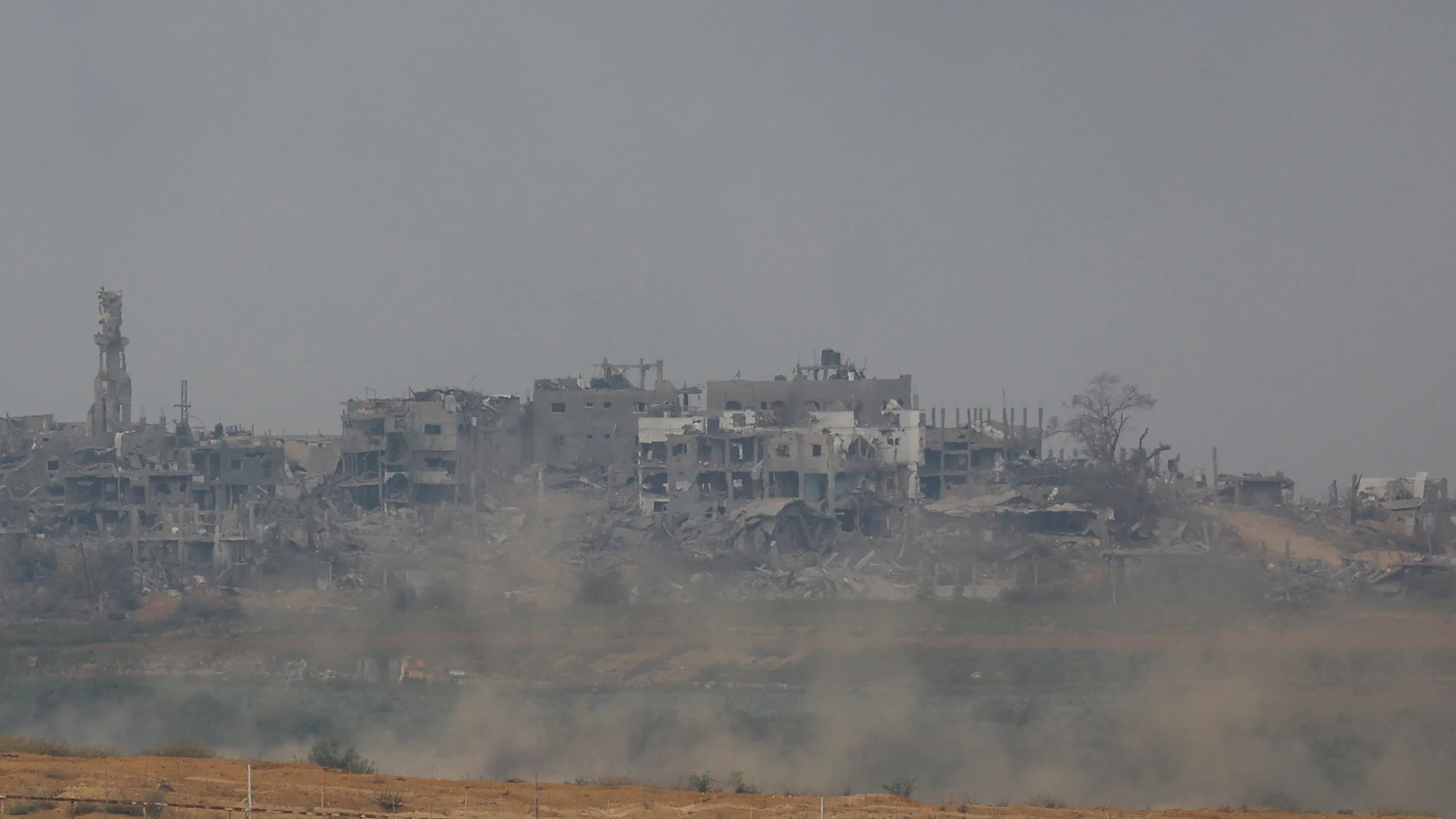 Humo y polvo en la Franja de Gaza