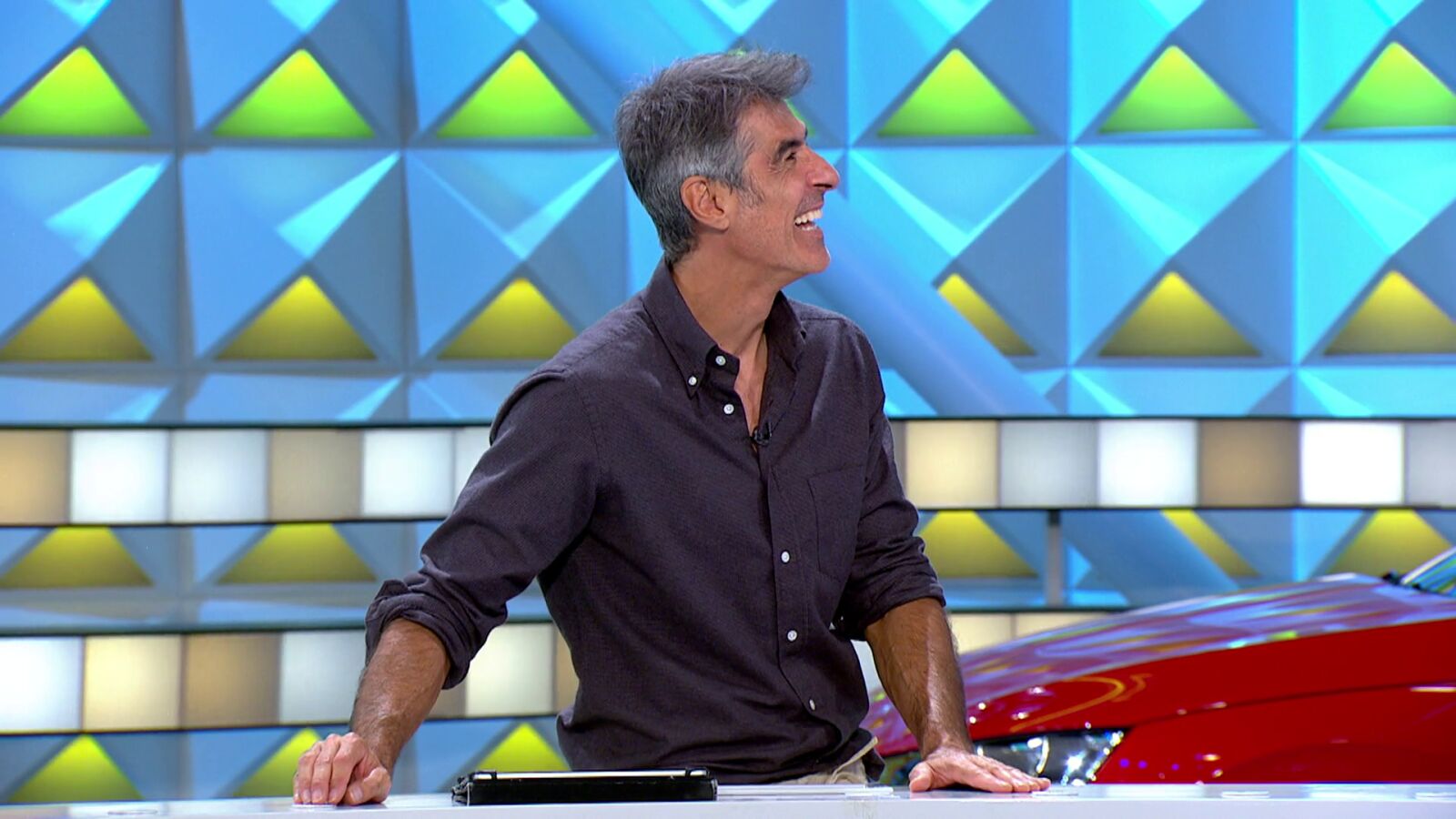 Jorge Fernández sorprende bailando una canción de reggaeton: “Últimamente me están gustando” 