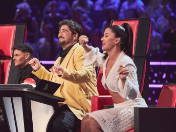 Antonio Orozco y Nathy Peluso en La Voz