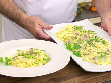 Tallarines frescos con puerros y jamón, una receta muy completa de Karlos Arguiñano Tallarines frescos con puerros y jamón, una receta muy completa de Karlos Arguiñano