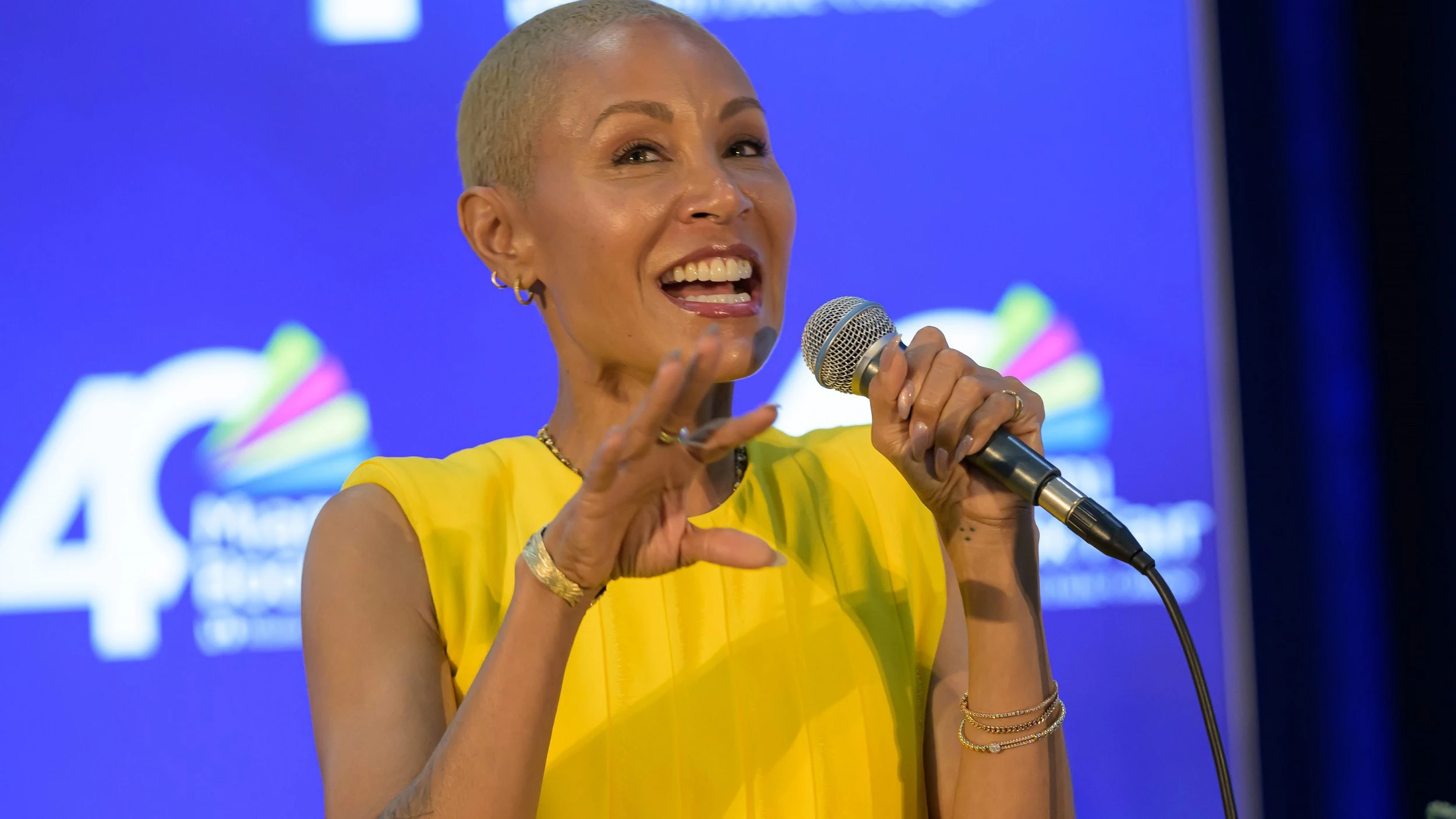  Jada Pinkett Smith hablando sobre sus memorias, Worthy, en Miami Book Fair en Florida