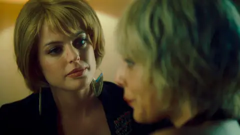 Chelo consuela a Bárbara Rey: “Deberías empezar a quererte un poco más a ti misma” Chelo consuela a Bárbara Rey: “Deberías empezar a quererte un poco más a ti misma”