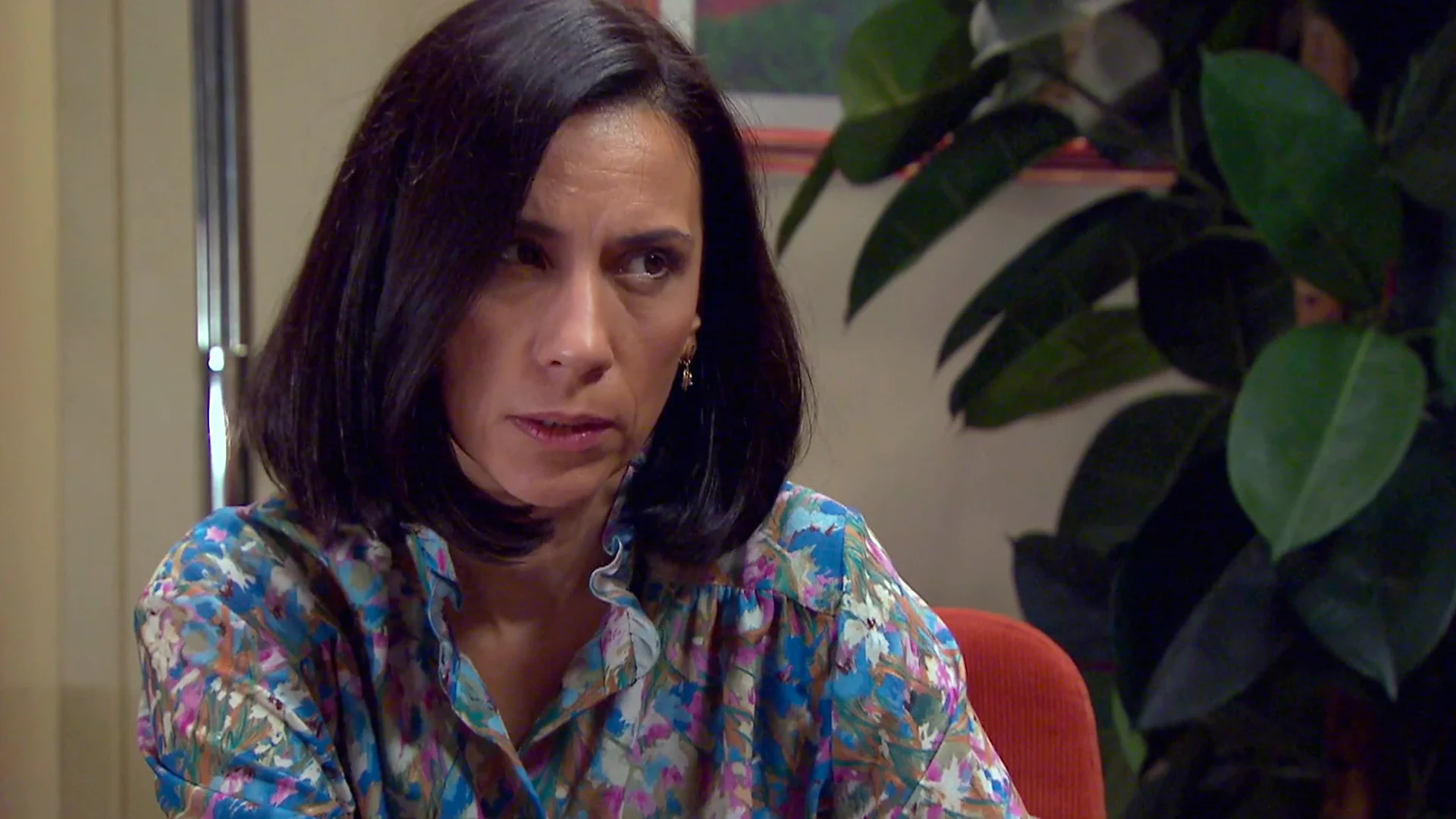 Manolita, contundente frente a la amenaza de Crespo a Lola: "No vamos a agachar la cabeza ante esa gentuza" Manolita, contundente frente a la amenaza de Crespo a Lola: "No vamos a agachar la cabeza ante esa gentuza"