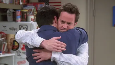 Matthew Perry Matt LeBlanc como Joey y Chandler en Friends Matthew Perry Matt LeBlanc como Joey y Chandler en Friends