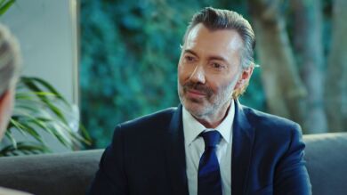 Nadir le hace una propuesta a Yildiz: 