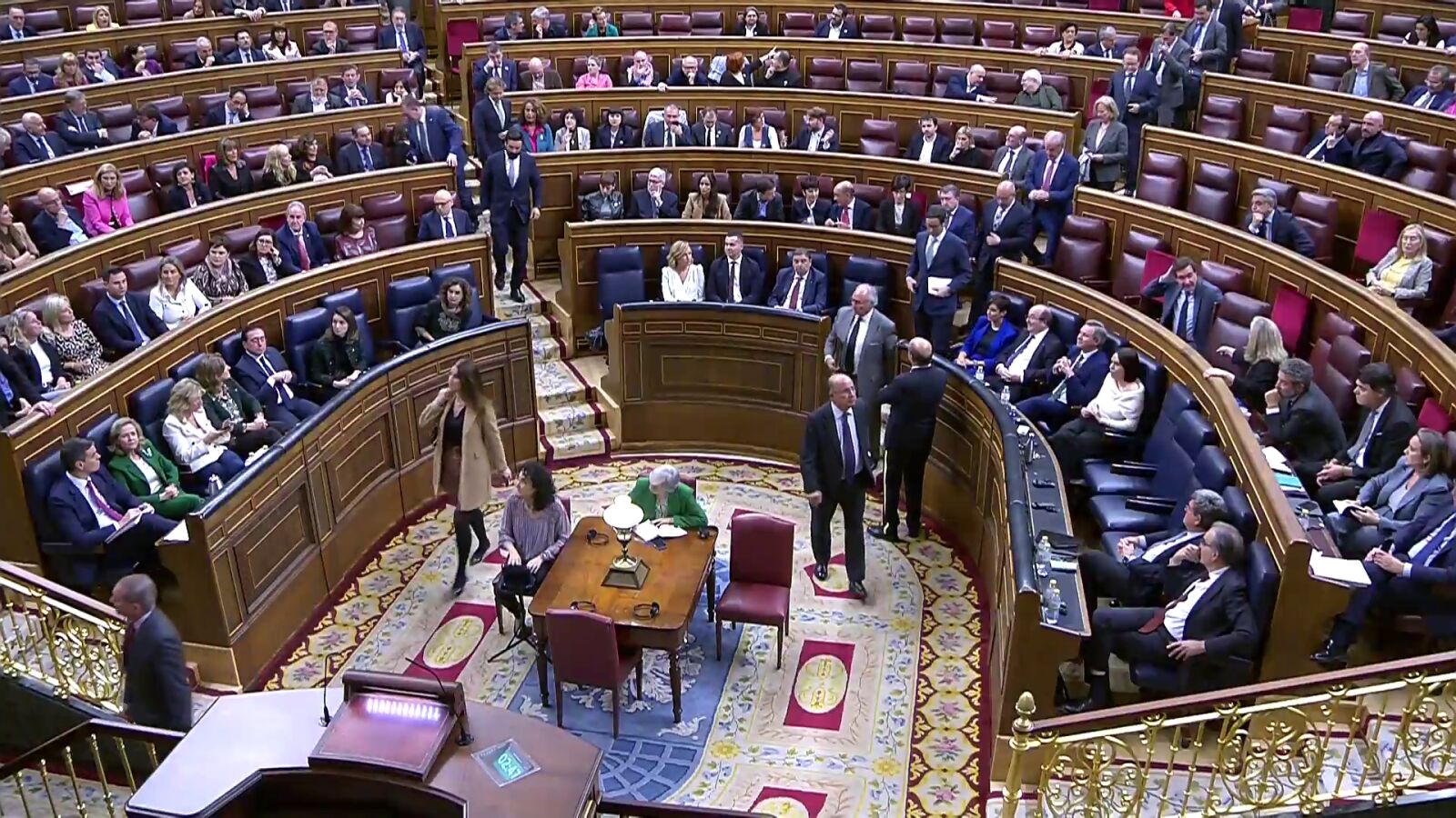 Abascal compara a Sánchez con Hitler y tras su discurso Vox abandona el Congreso