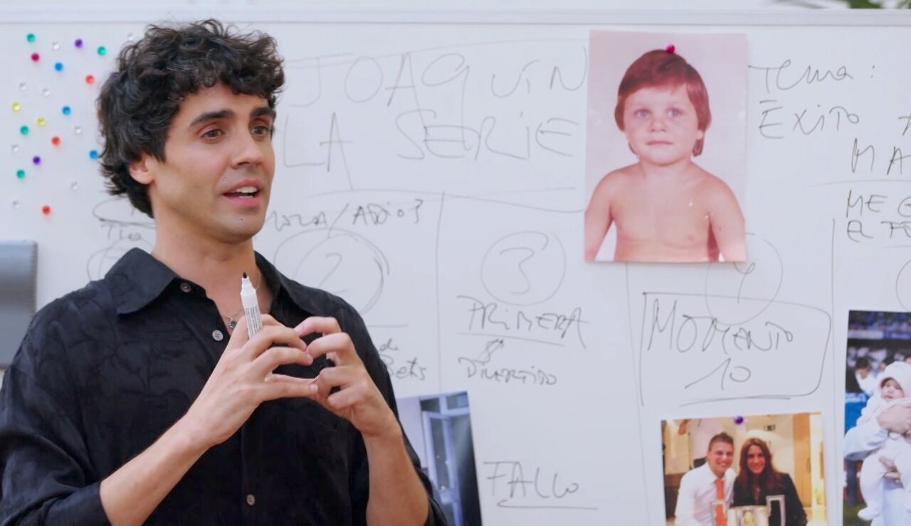 Los Javis ense&ntilde;an a Joaqu&iacute;n c&oacute;mo crear una serie desde cero