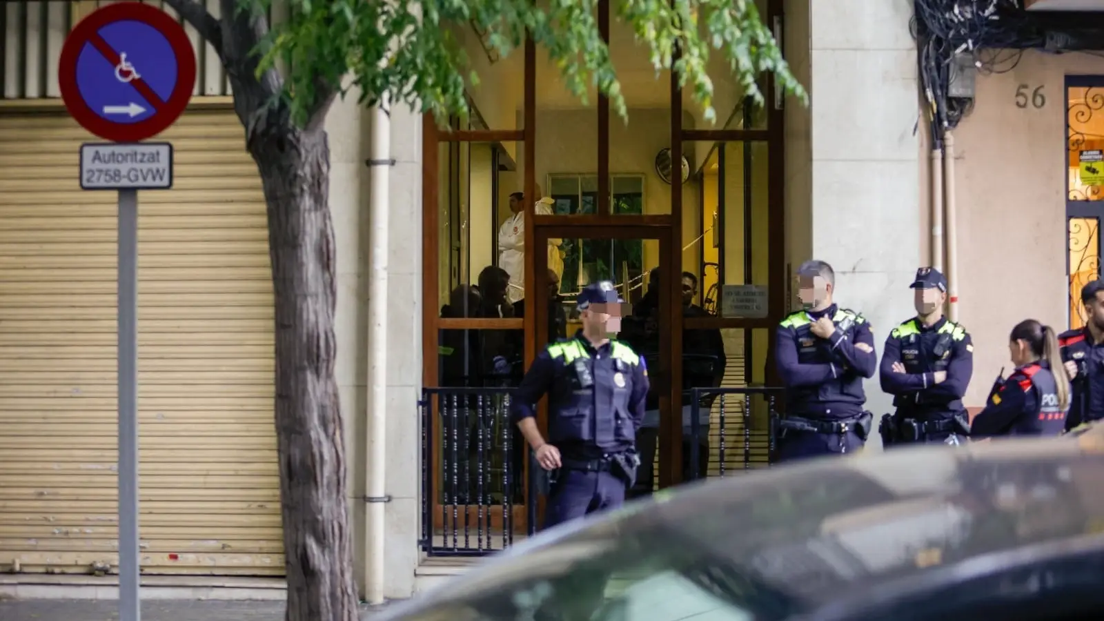 Agentes de Polic&iacute;a en el lugar de los hechos