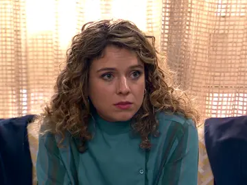 Manolita le pide un favor a Claudia: ¿podrá la amistad detener la marcha de Lola? Manolita le pide un favor a Claudia: ¿podrá la amistad detener la marcha de Lola?