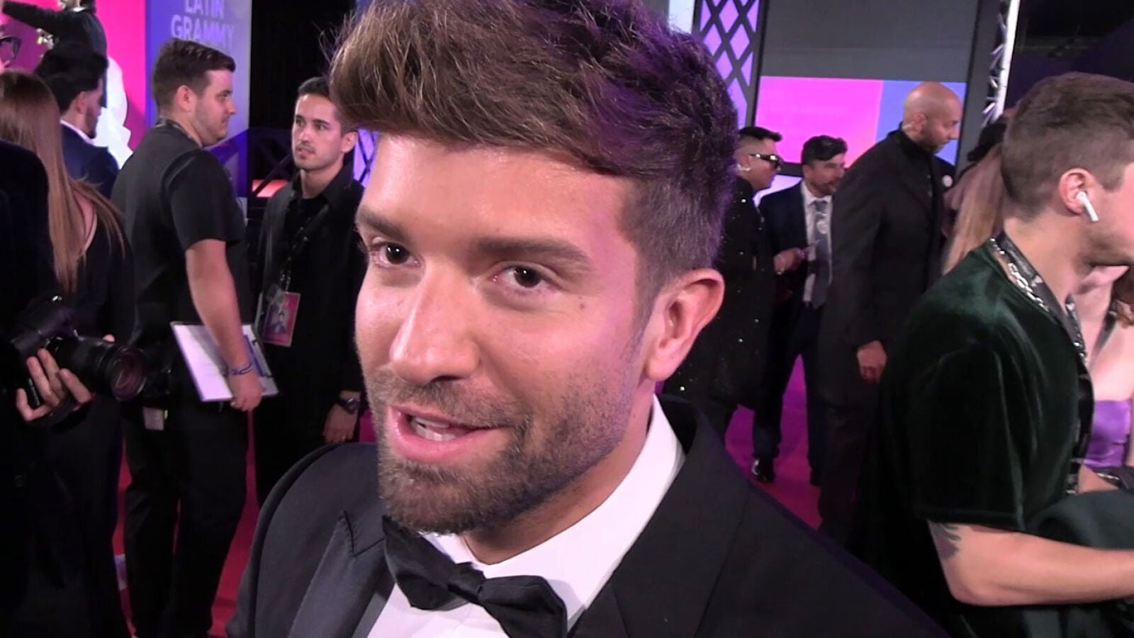 Pablo Alborán desmiente con mucho arte los rumores de relación con Miguel Bosé: 