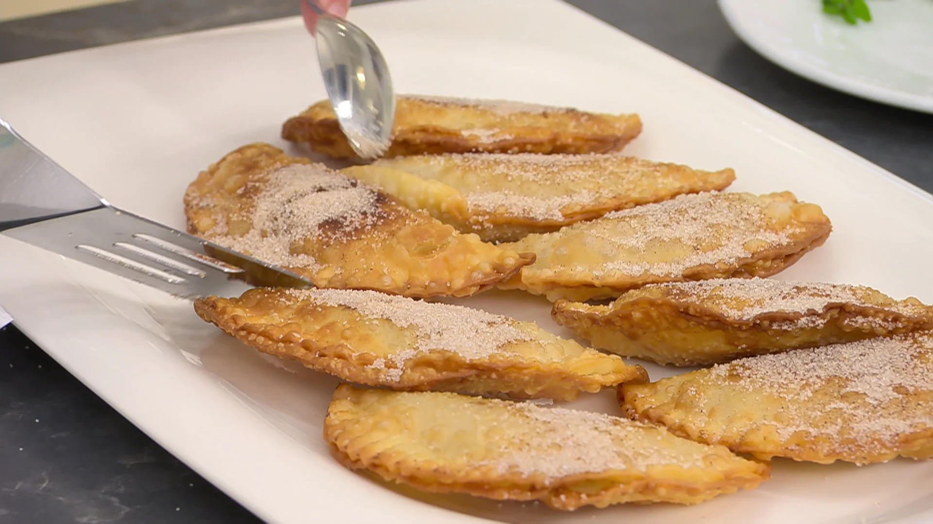 Empanadillas de manzana asada, un postre fácil y rápido de Karlos Arguiñano