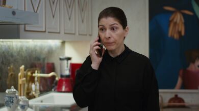 Aysel avisa a Yildiz de que Halit está organizando una cena familiar... ¡con Leyla!