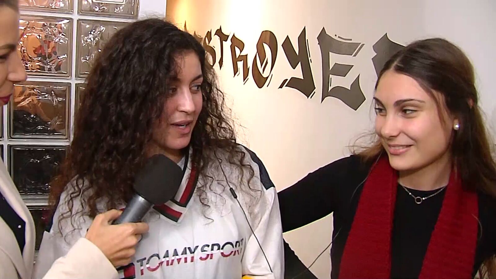 La aventura de dos amigas que durmieron en el gimnasio tras quedarse encerradas: 