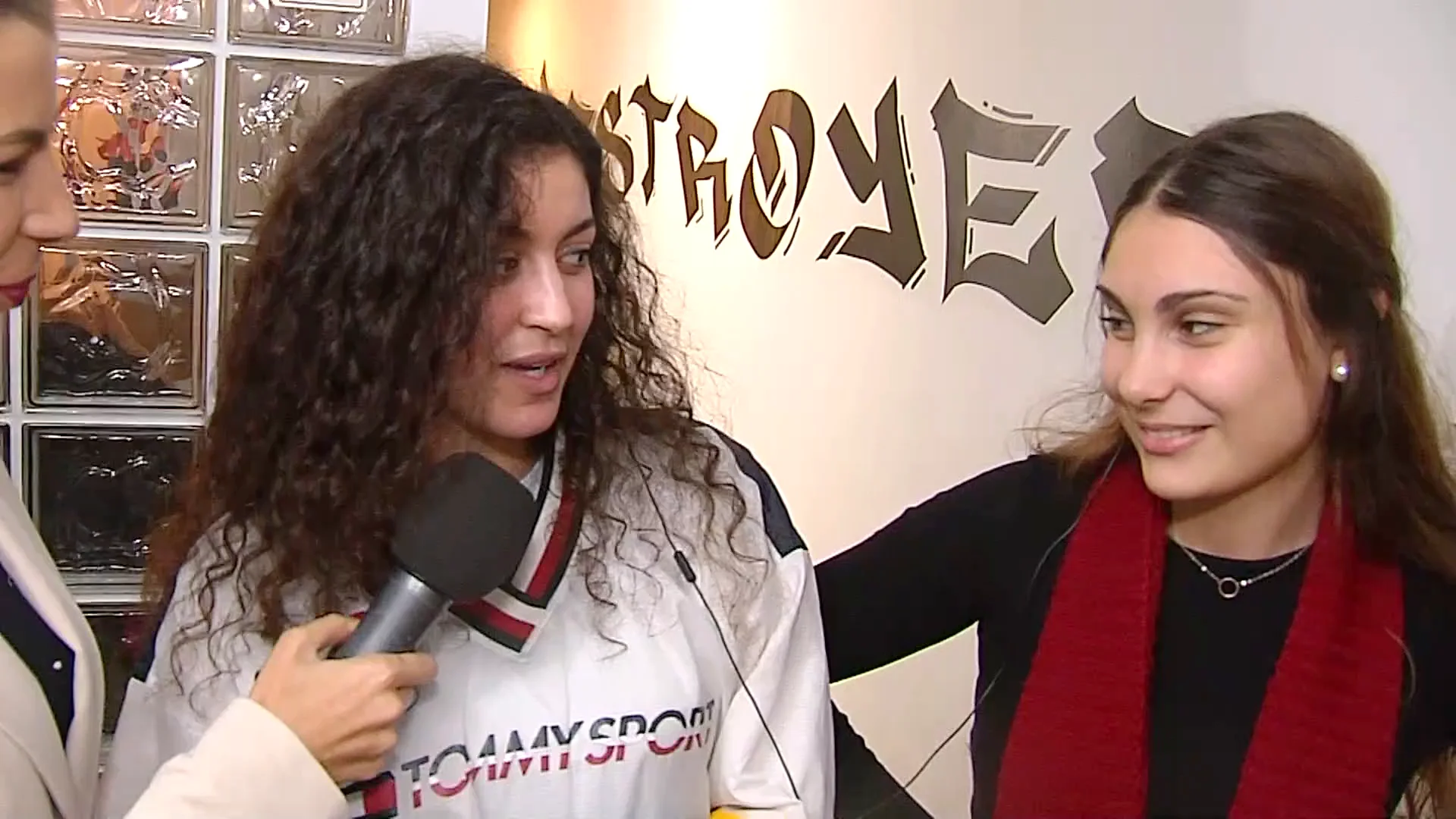 La aventura de dos amigas que durmieron en el gimnasio tras quedarse encerradas: "Nos lo tomamos con humor"