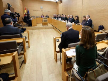 El Tribunal de Cuentas celebra el juicio a una treintena de ex altos cargos de la Generalitat catalana