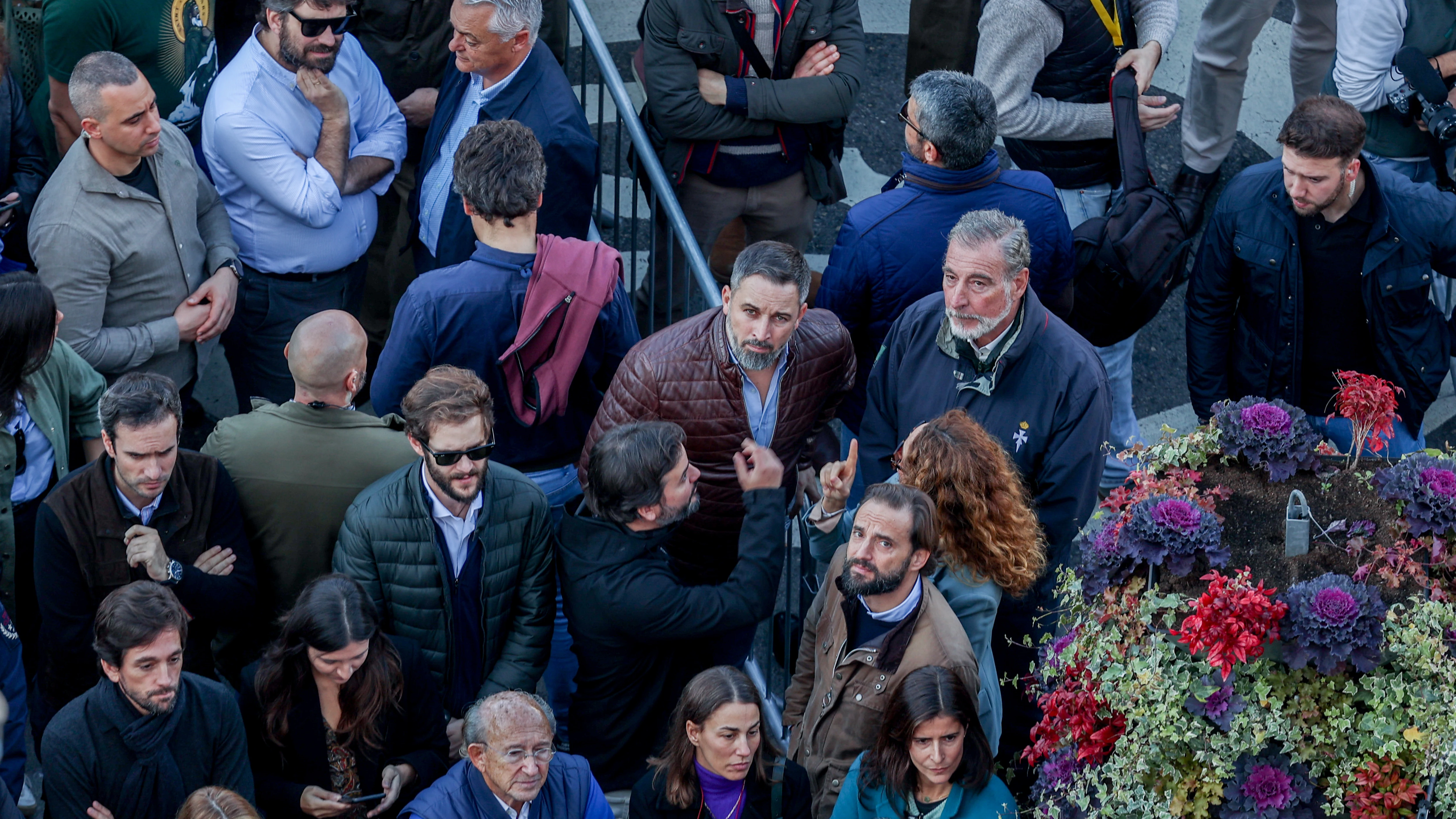 El l&iacute;der de Vox, Santiago Abascal (c), durante una manifestaci&oacute;n contra la amnist&iacute;a, en Cibeles, a 18 de noviembre de 2023, en Madrid (Espa&ntilde;a). 