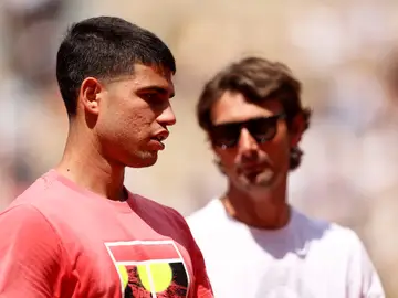 Juan Carlos Ferrero y Carlos Alcaraz en un entrenamiento en Roland Garros 2023 Juan Carlos Ferrero y Carlos Alcaraz en un entrenamiento en Roland Garros 2023