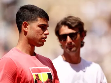 Juan Carlos Ferrero y Carlos Alcaraz en un entrenamiento en Roland Garros 2023 Juan Carlos Ferrero y Carlos Alcaraz en un entrenamiento en Roland Garros 2023