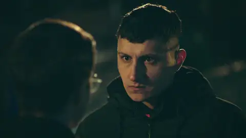 Eyüp le exige Ömer que cumpla con su parte del trato Eyüp le exige Ömer que cumpla con su parte del trato