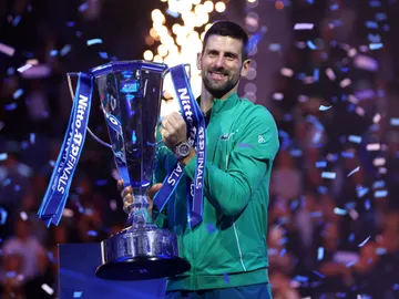 Djokovic posa con el trofeo de campeón de las Nitto ATP Finals Djokovic posa con el trofeo de campeón de las Nitto ATP Finals