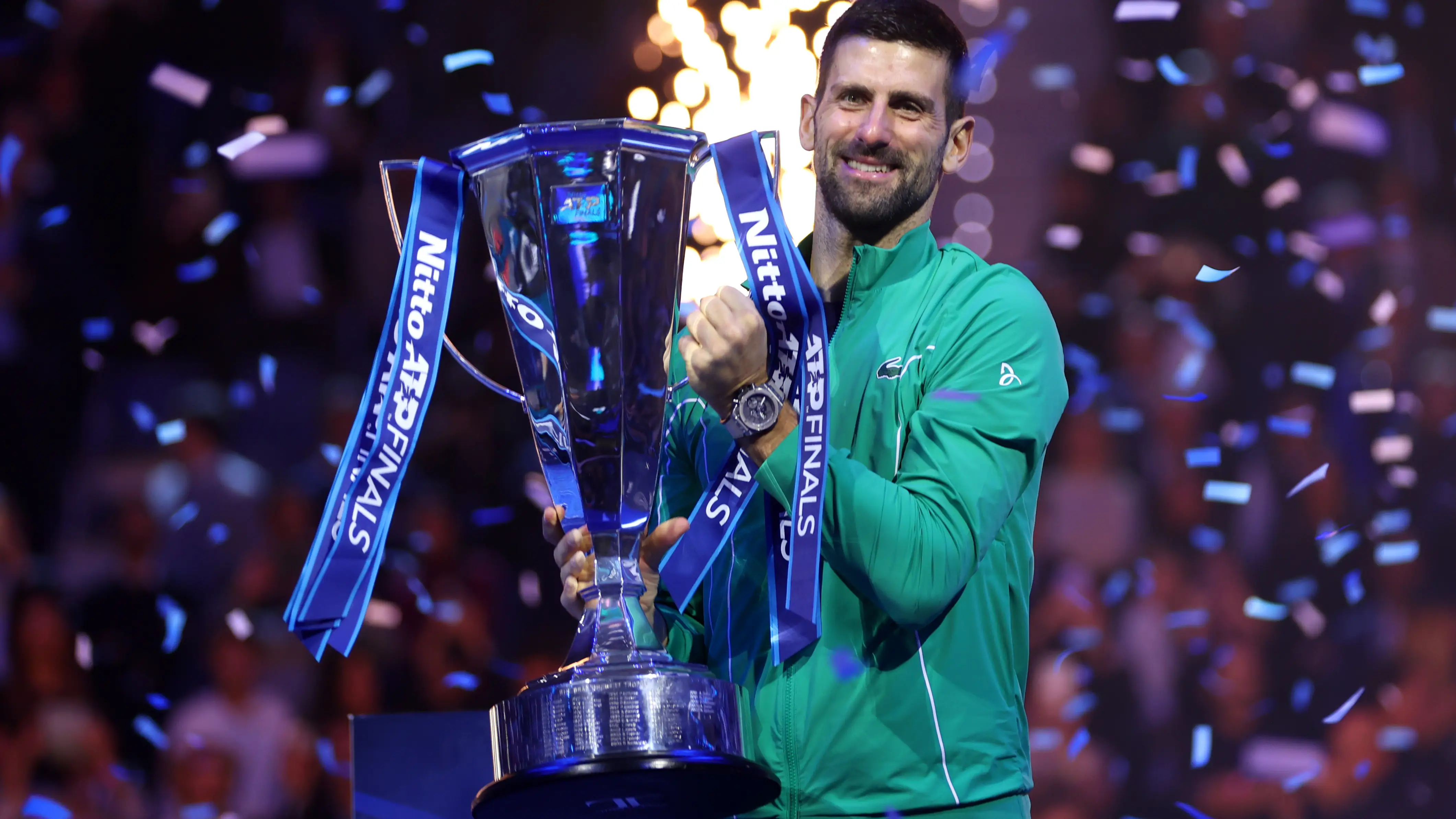 Djokovic posa con el trofeo de campeón de las Nitto ATP Finals Djokovic posa con el trofeo de campeón de las Nitto ATP Finals