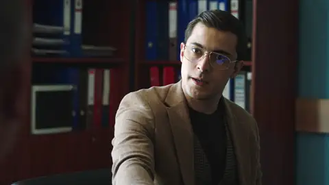 Ömer da un paso más en su plan de venganza: ¡Denuncia a Ceylin para que no vuelva a ejercer nunca más como abogada! Ömer da un paso más en su plan de venganza: ¡Denuncia a Ceylin para que no vuelva a ejercer nunca más como abogada!