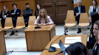 El look de Shakira para ratificar su acuerdo con la Fiscalía: 