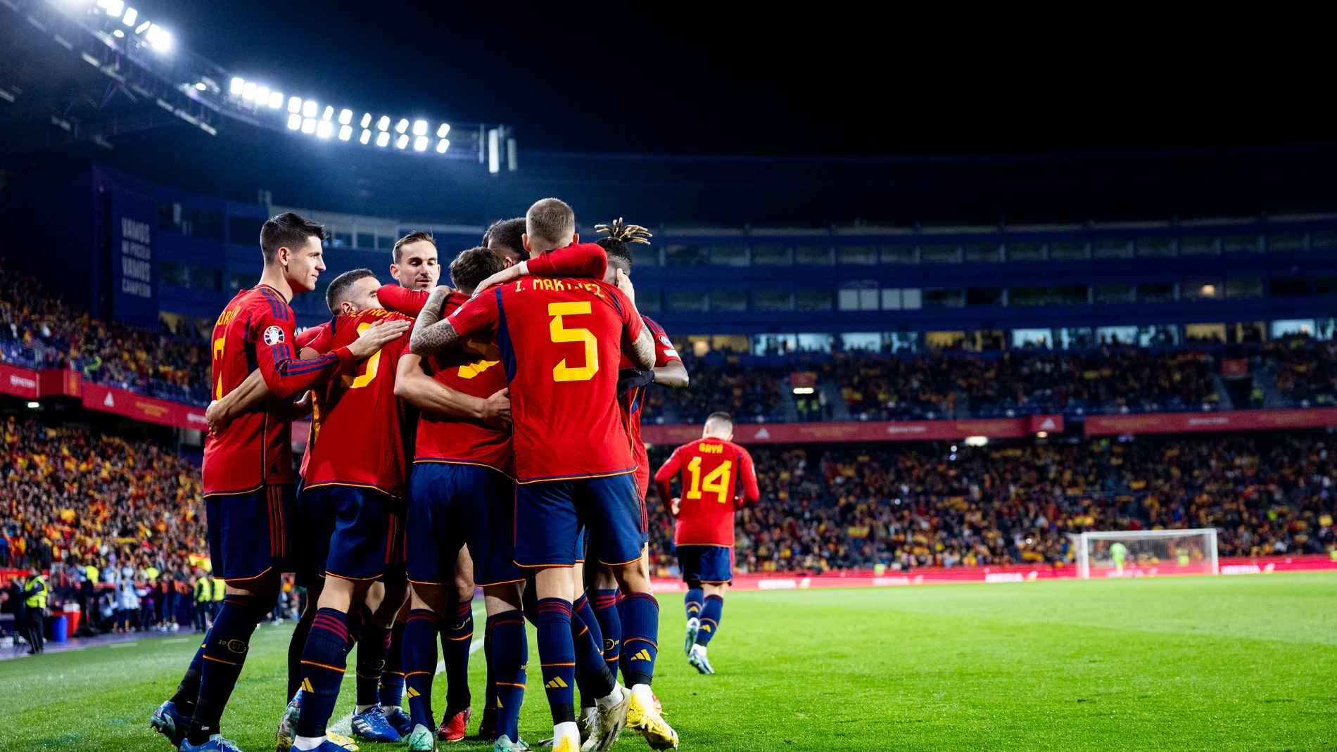 Los jugadores de España celebran un gol ante Georgia