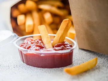 Patatas con ketchup Patatas con ketchup