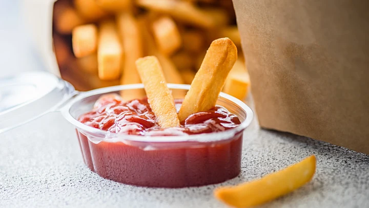 Patatas con ketchup Patatas con ketchup