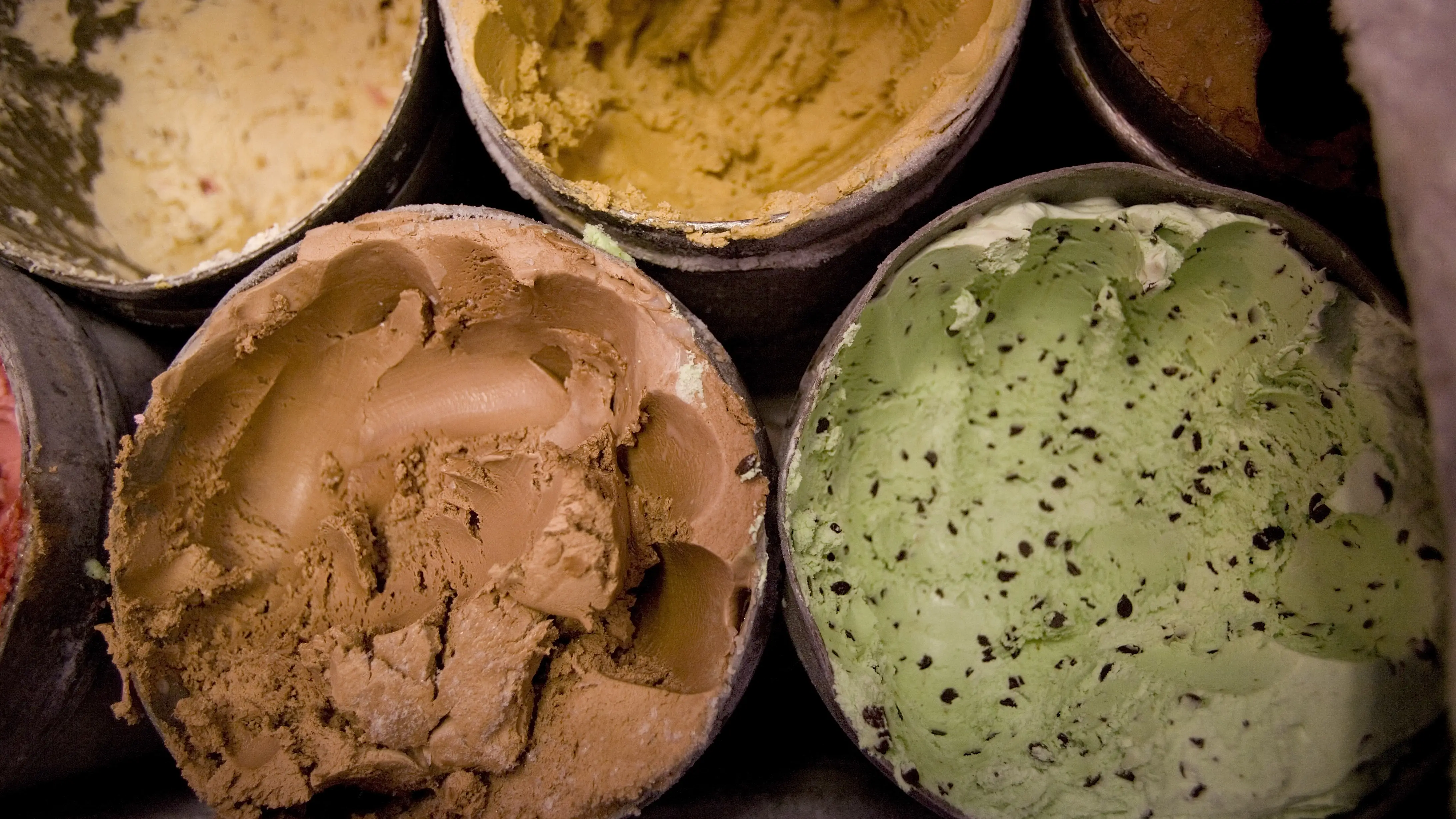 Una imagen de helados en tarrina Una imagen de helados en tarrina