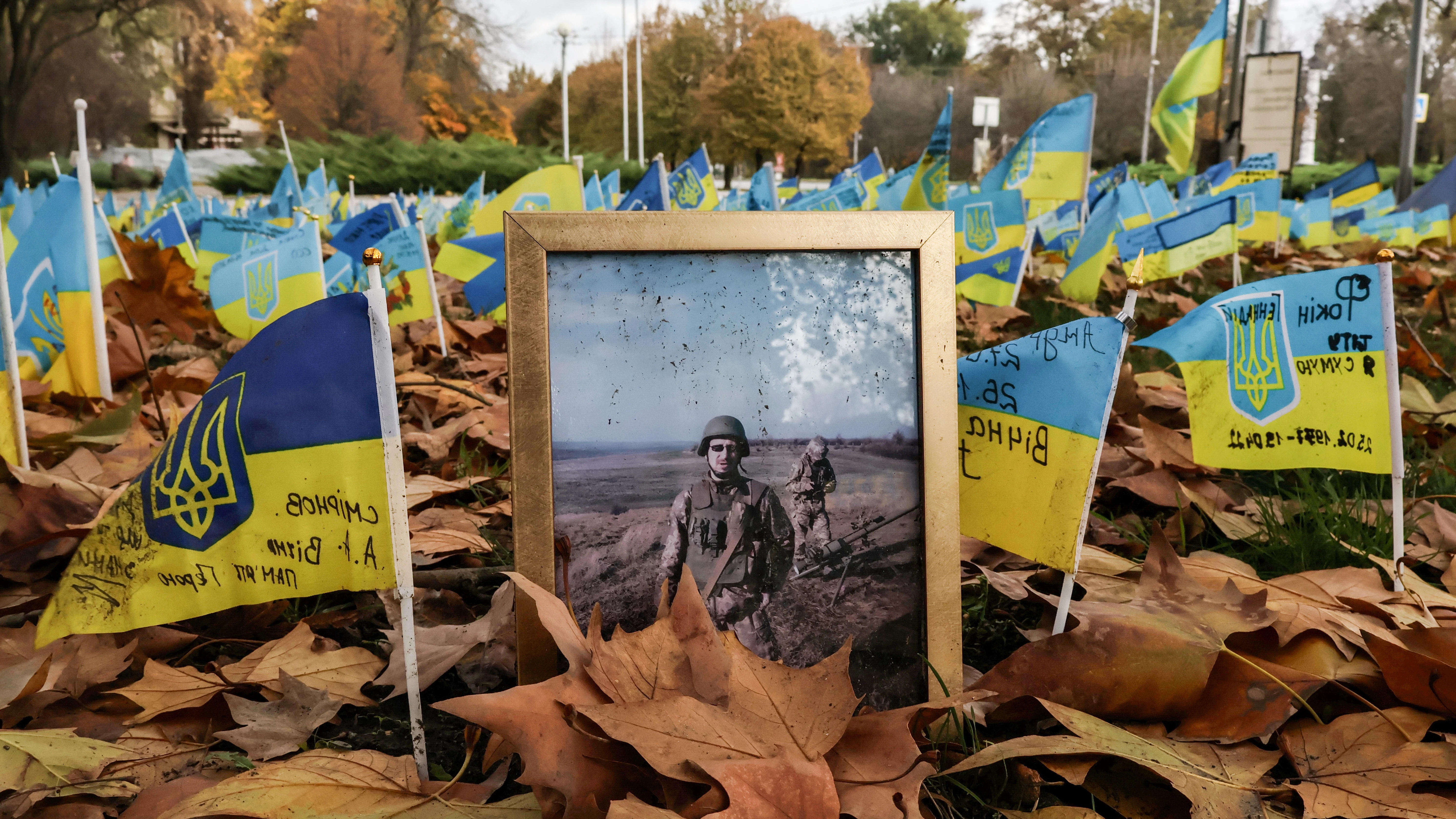 Memorial por los soldados ucranianos caídos en combate. Memorial por los soldados ucranianos caídos en combate.