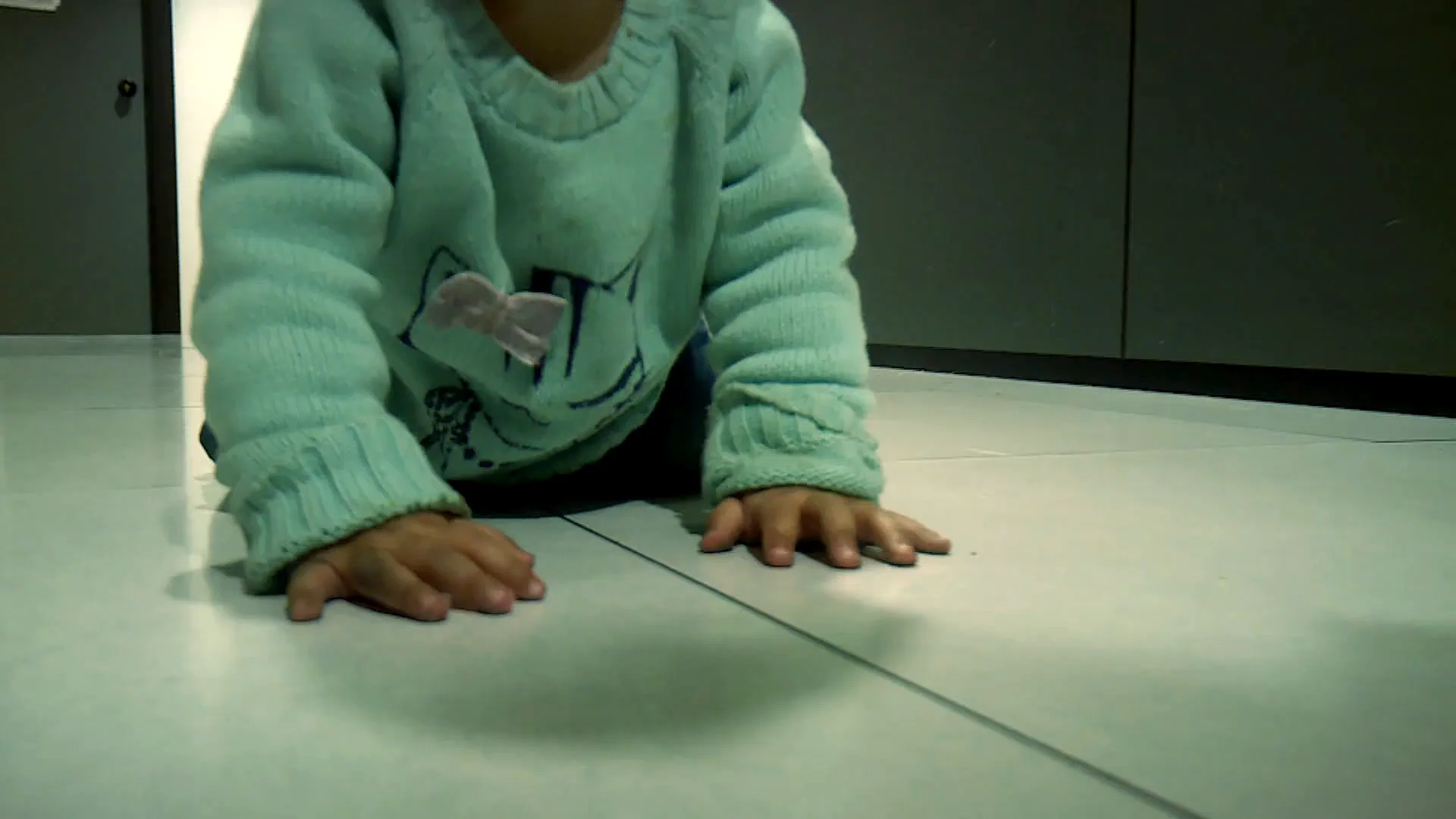 El motorista que alertó de que una niña de 18 meses gateaba sola tras escaparse de la guardería: "Iba descalza" El motorista que alertó de que una niña de 18 meses gateaba sola tras escaparse de la guardería: "Iba descalza"