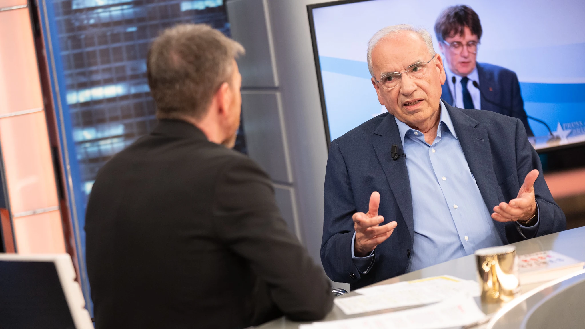 Alfonso Guerra se moja sobre un hipotético referéndum en Cataluña: "Si lo hicieran, tendría que ser para toda España" Alfonso Guerra se moja sobre un hipotético referéndum en Cataluña: "Si lo hicieran, tendría que ser para toda España"